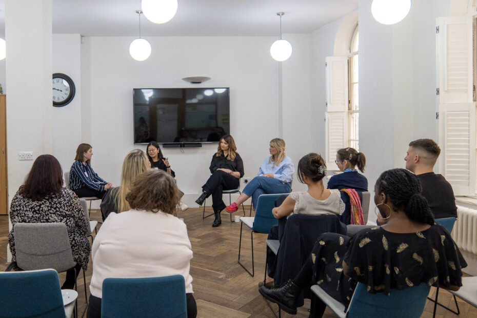 workplace-panel-discussion-in-a-room
