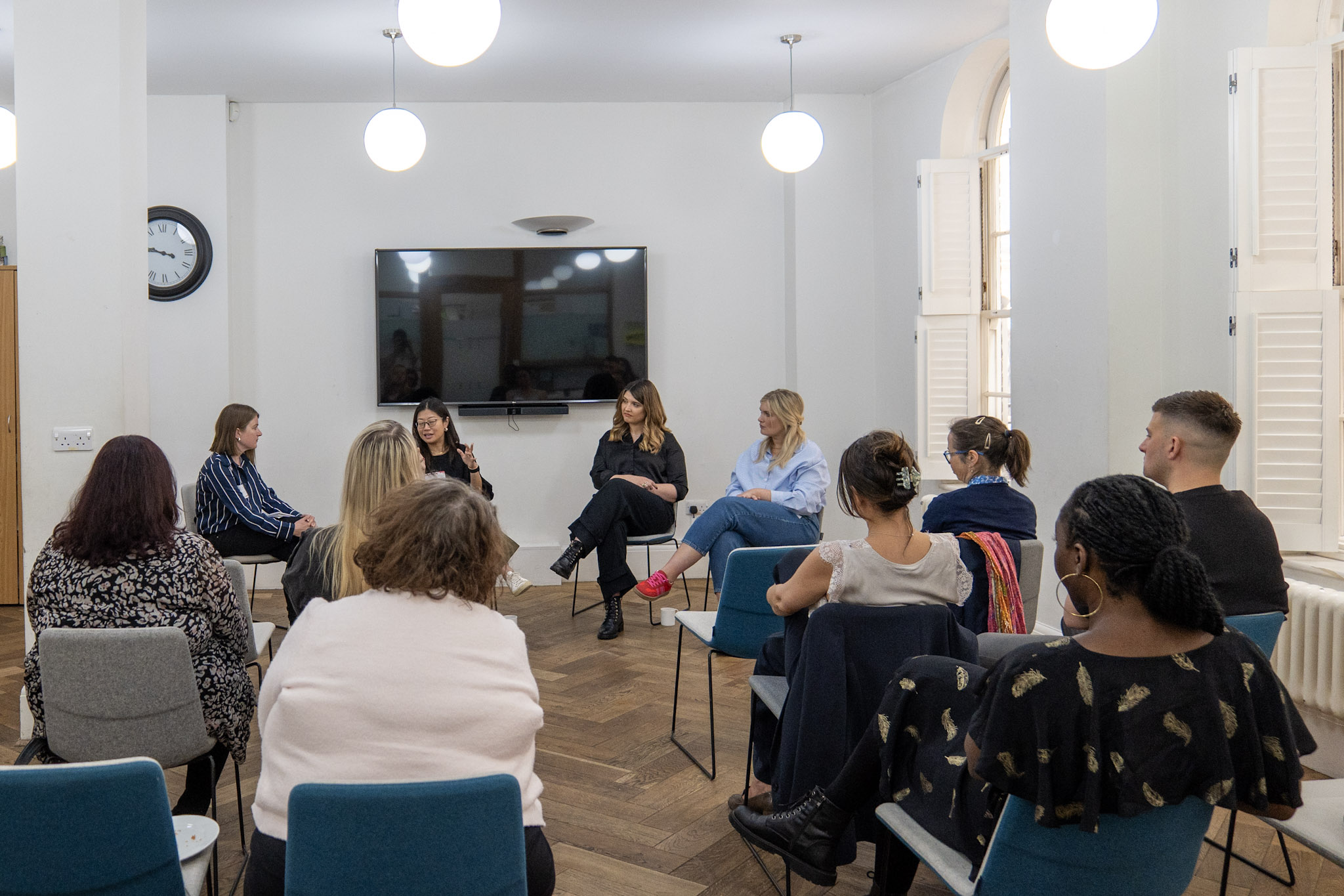 workplace-panel-discussion-in-a-room